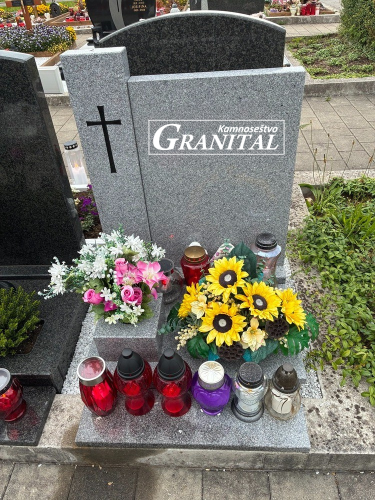 Nagrobni spomenik 74 Pohorski tonalit