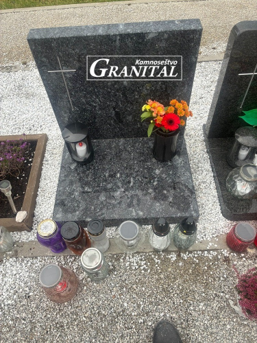 Nagrobni spomenik 76 Azul noche