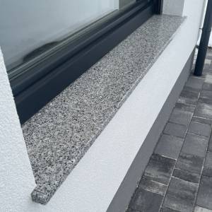 Okenske police iz granita